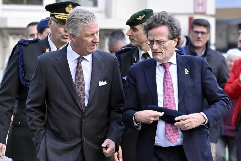 De daders maken ook misbruik van de identiteit van Vincent Houssiau, de kabinetschef van de koning